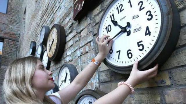 Переводить часы или нет? Почему мир до сих пор не огромен ачился 1 b26dc5b783c2b959a2571b8a015b8904